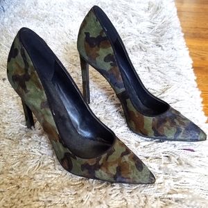 Camoflauge Heels Size 10